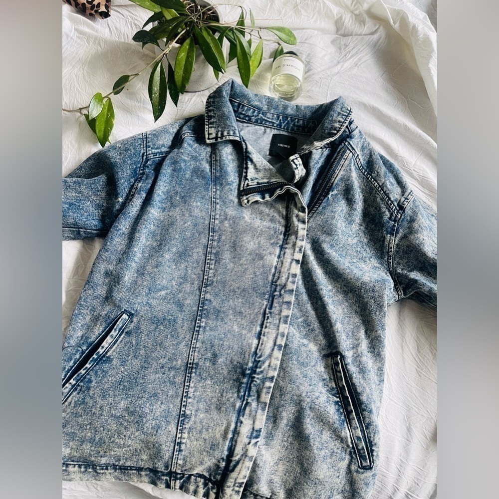 The coolest asymmetrical acid wash jean jacket - Picture 4 of 6